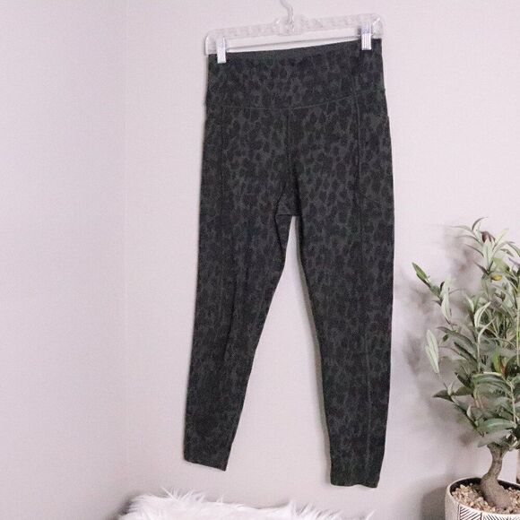 Victoria's Secret Pants - Victoria's Secret | Leopard Print Cropped Leggings Medium